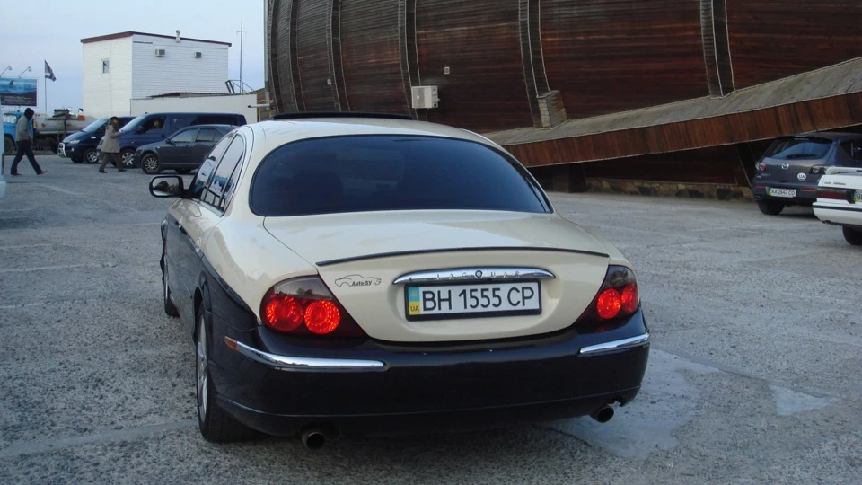 Jaguar S-Type 4