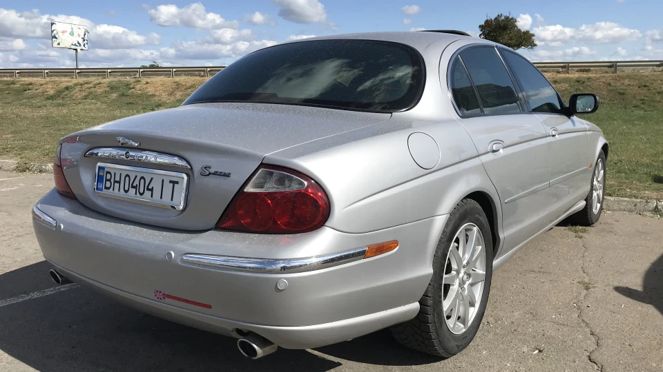 Jaguar S-Type 4
