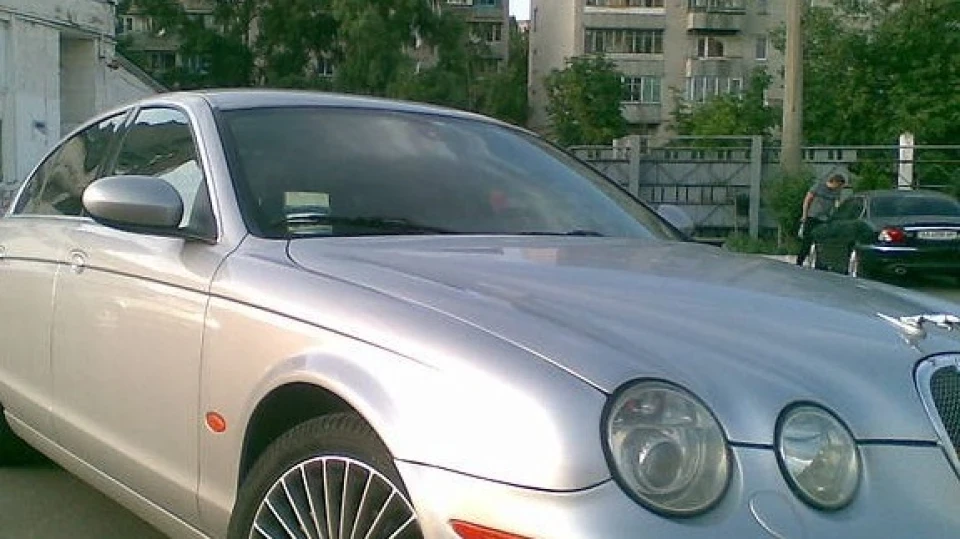 Jaguar S-Type кішка