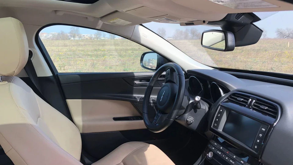 Jaguar XE 2
