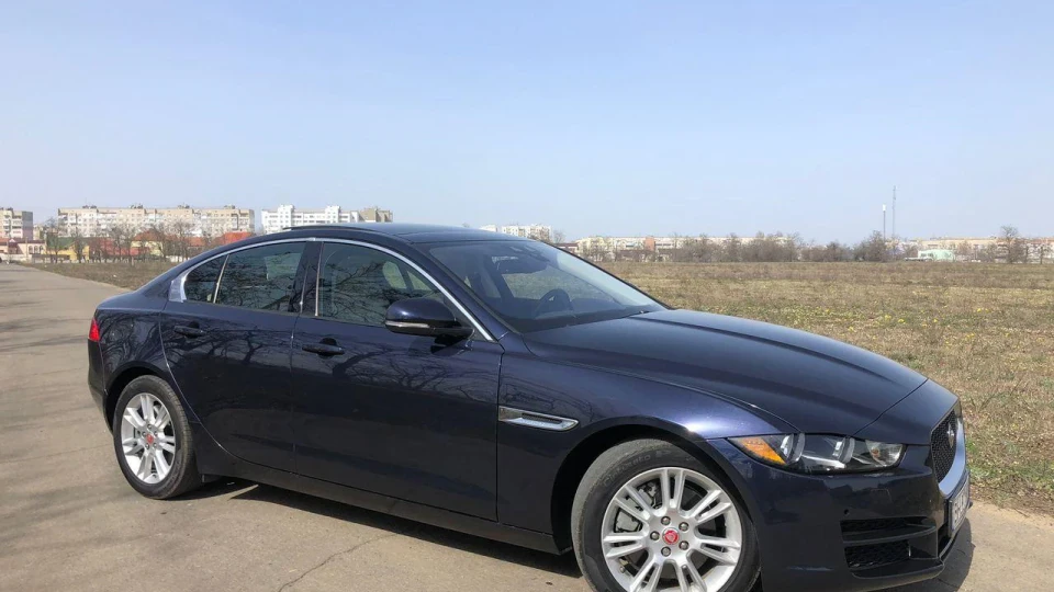 Jaguar XE 3