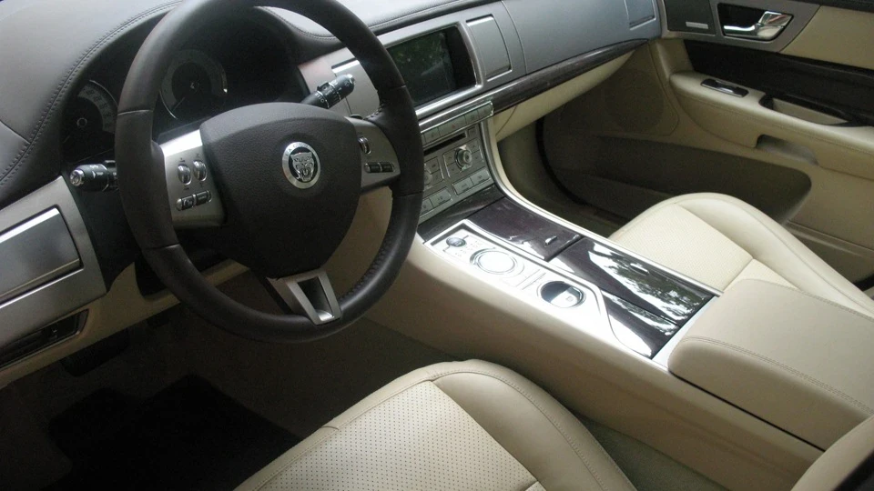 Jaguar XF 3