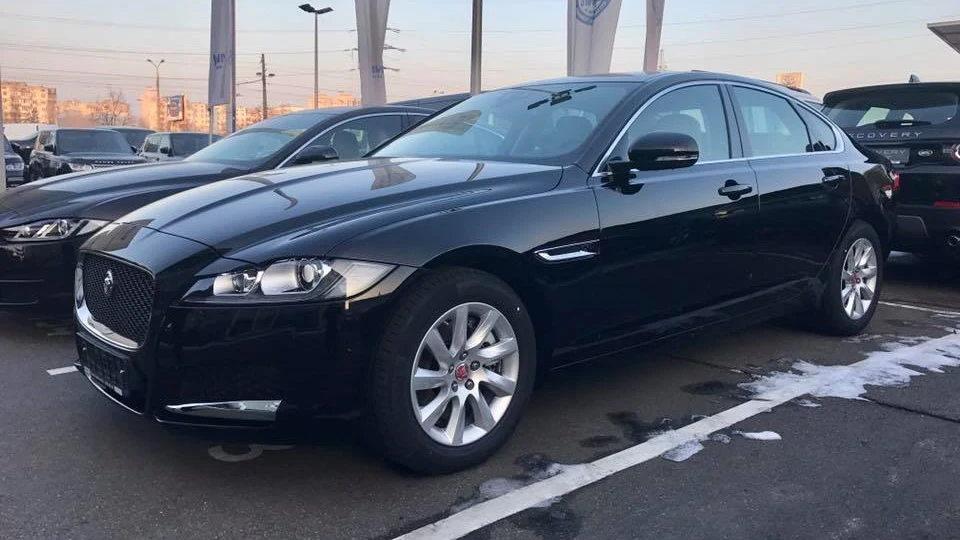 Jaguar XF 2.0d 4