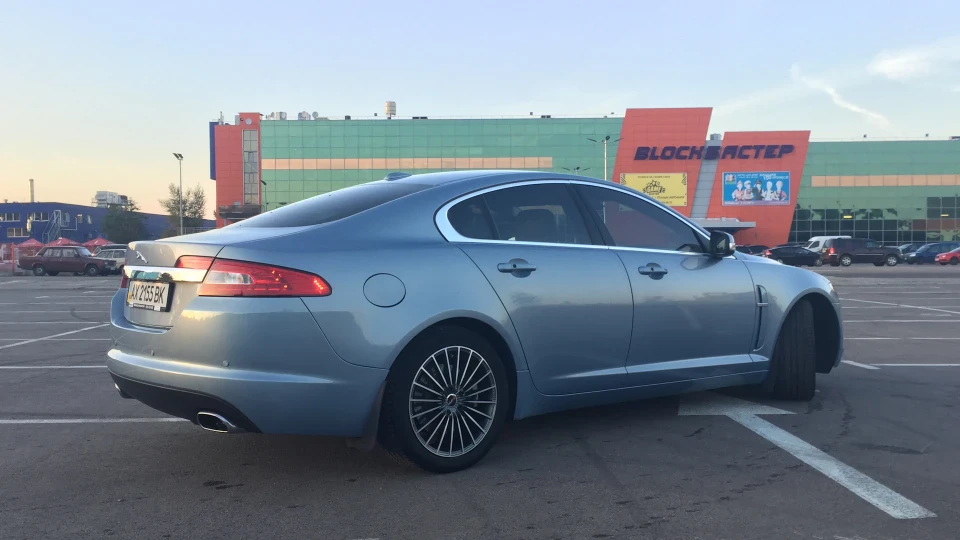 Jaguar XF Британський кіт