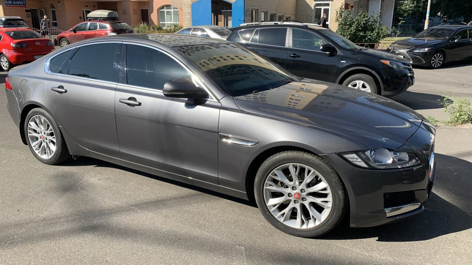 Jaguar XF Металевий кіт 2