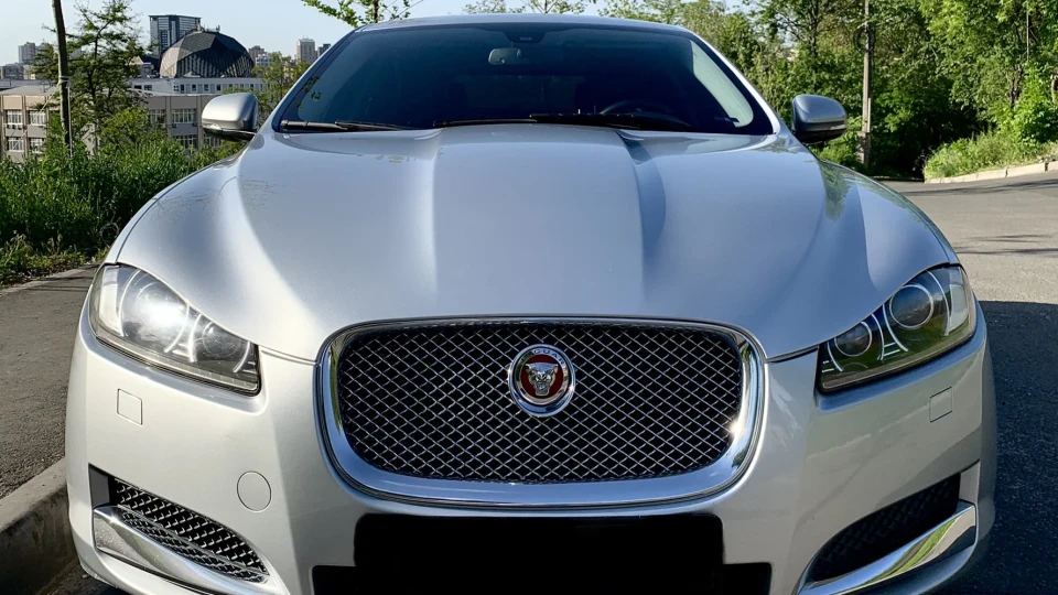 Jaguar XF Rhodium silver 2