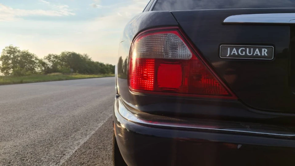 Jaguar XJ 4