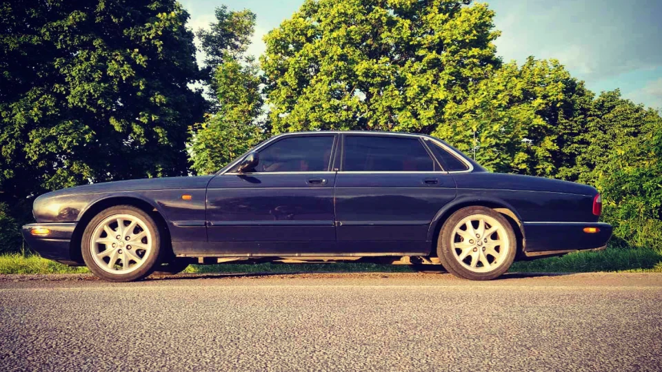 Jaguar XJ 5