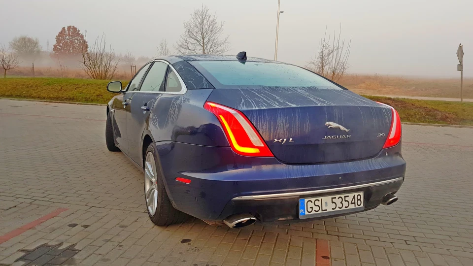 Jaguar XJ Blue Long 3