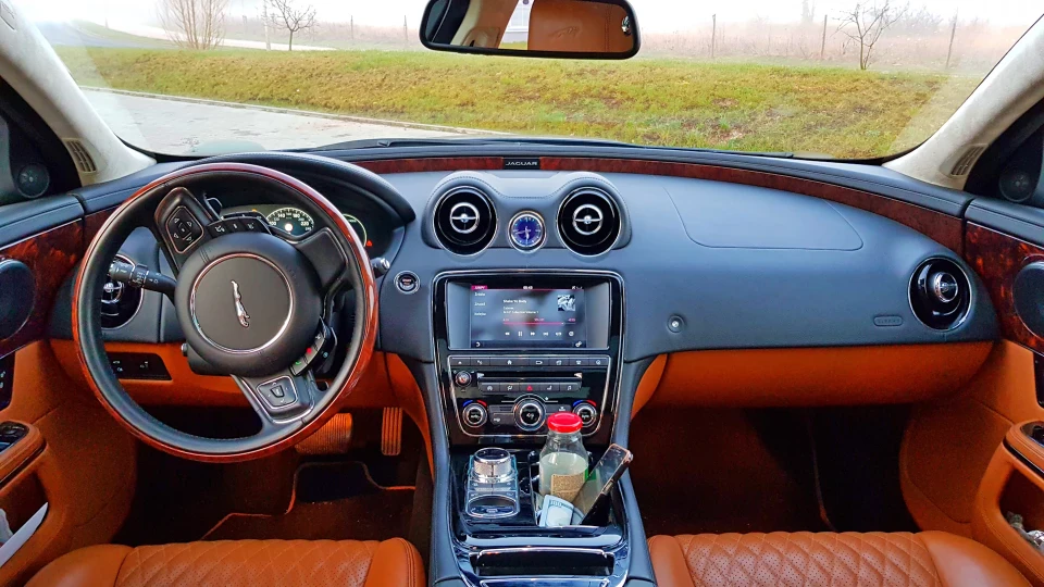 Jaguar XJ Blue Long 5