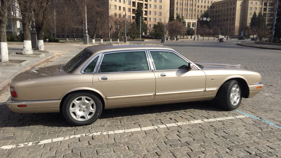 Jaguar XJ Ще один XJ у колекцію