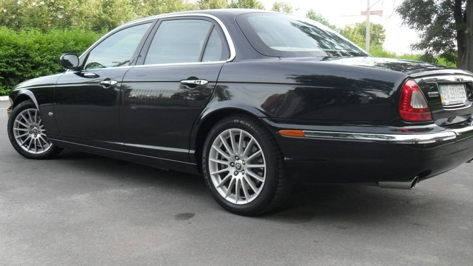 Jaguar XJ Британець, що летить 4