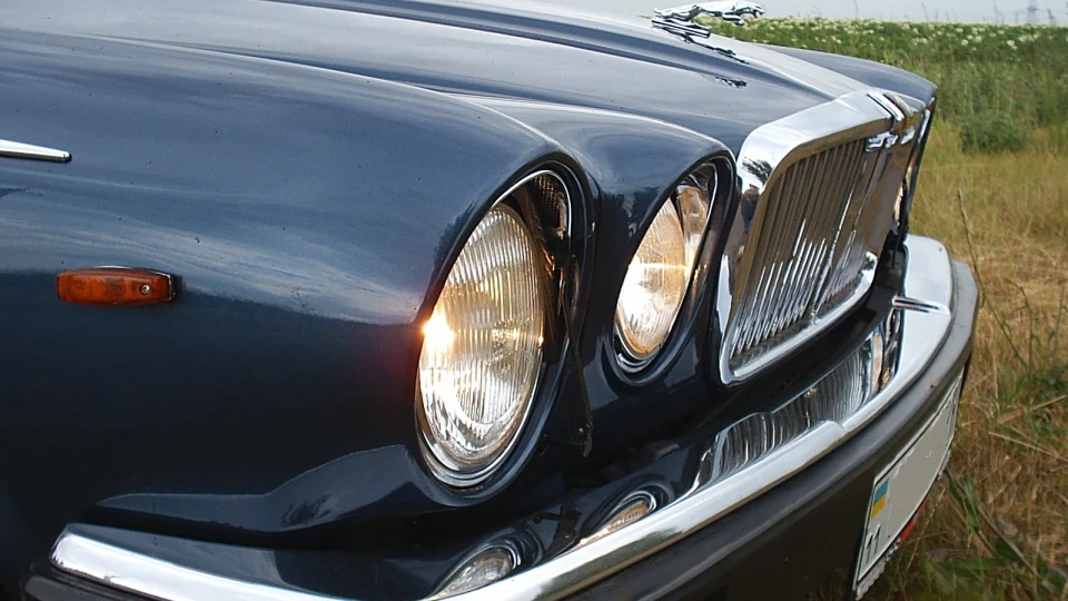 Jaguar XJ12 3