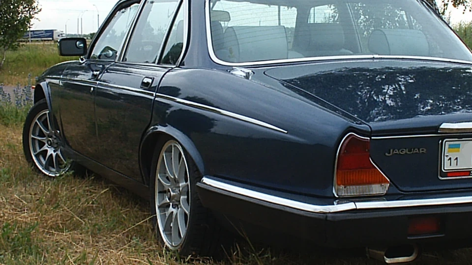 Jaguar XJ12 4