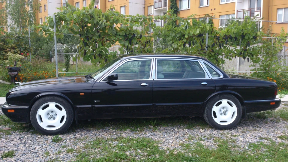 Jaguar XJ6 2