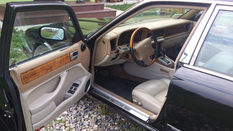 Jaguar XJ6 3
