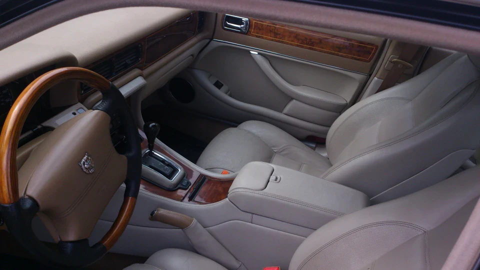 Jaguar XJ6 5