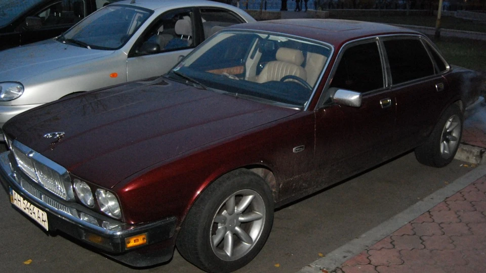 Jaguar XJ6 Пафосна валіза) 3
