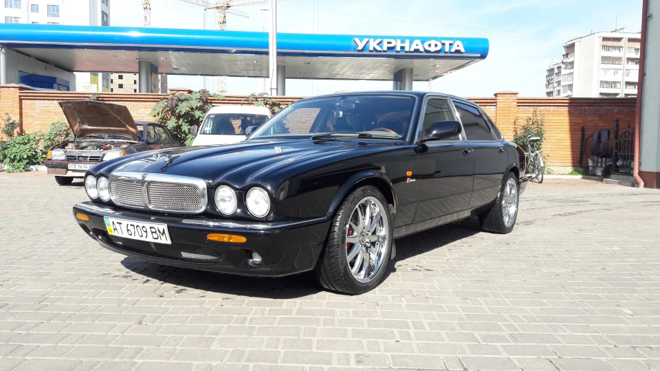 Jaguar XJR 2