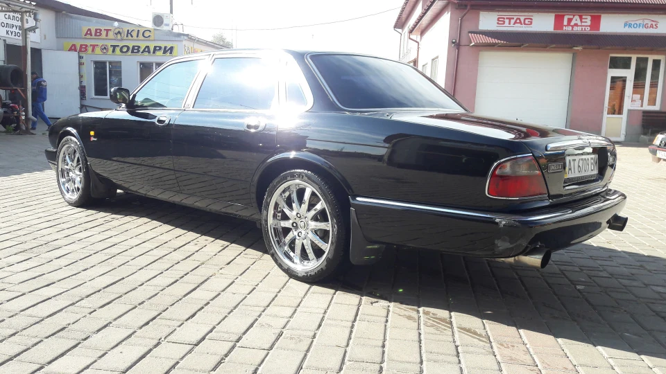 Jaguar XJR 3