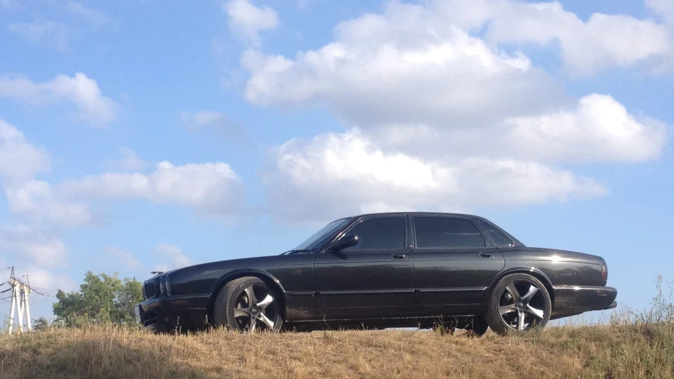 Jaguar XJR "Black Edition" 3