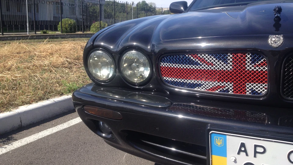 Jaguar XJR "Black Edition" 5