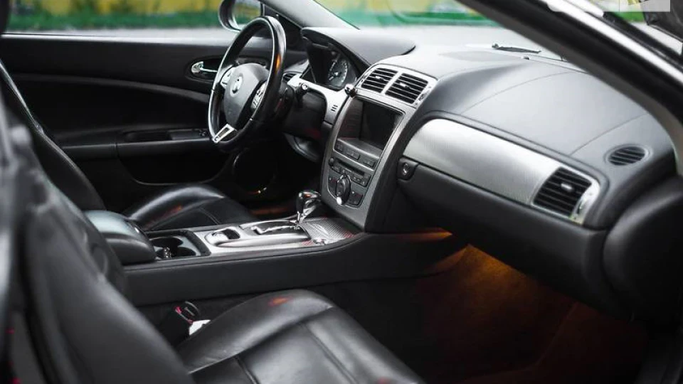 Jaguar XKR
