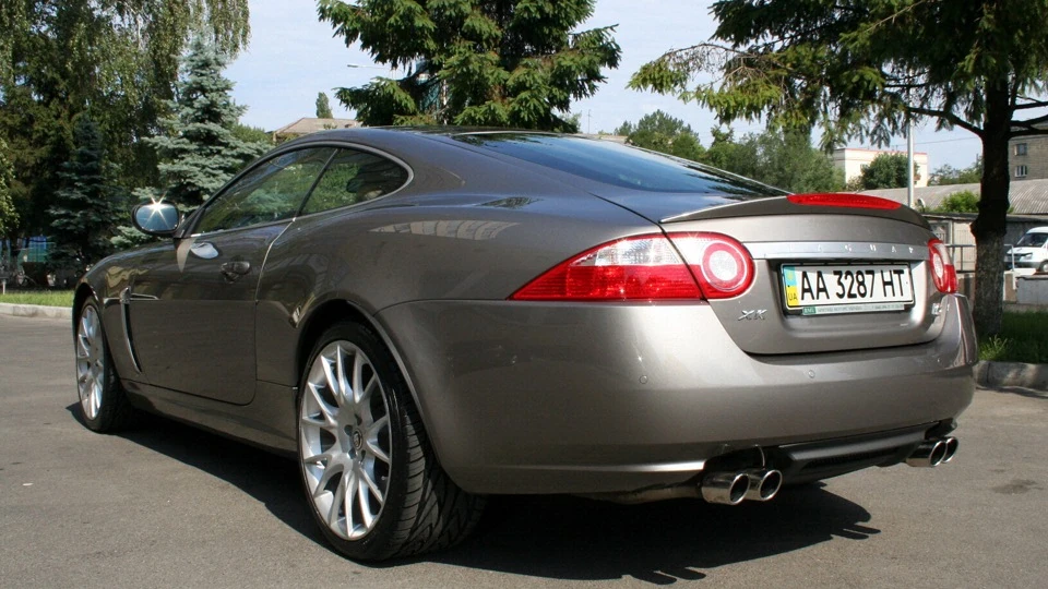 Jaguar XKR 4