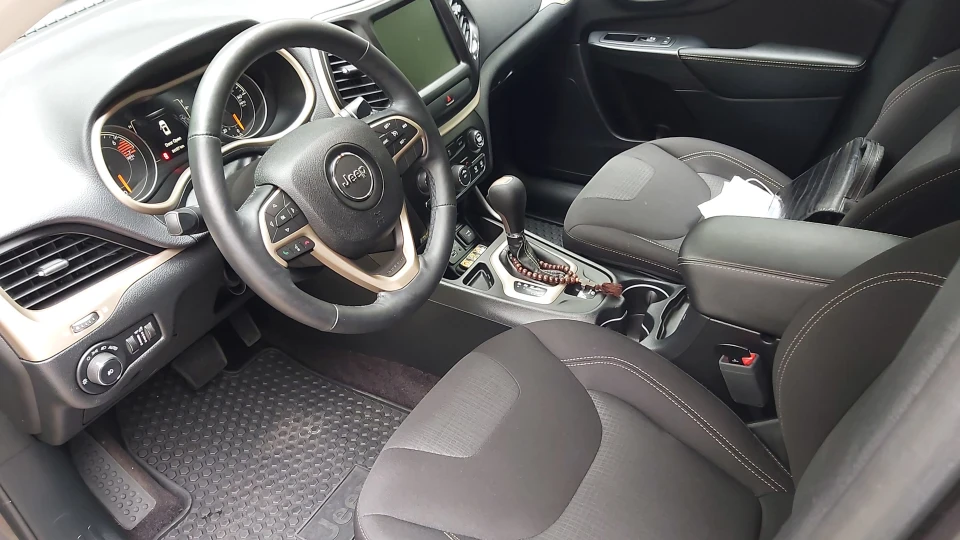 Jeep Cherokee 4