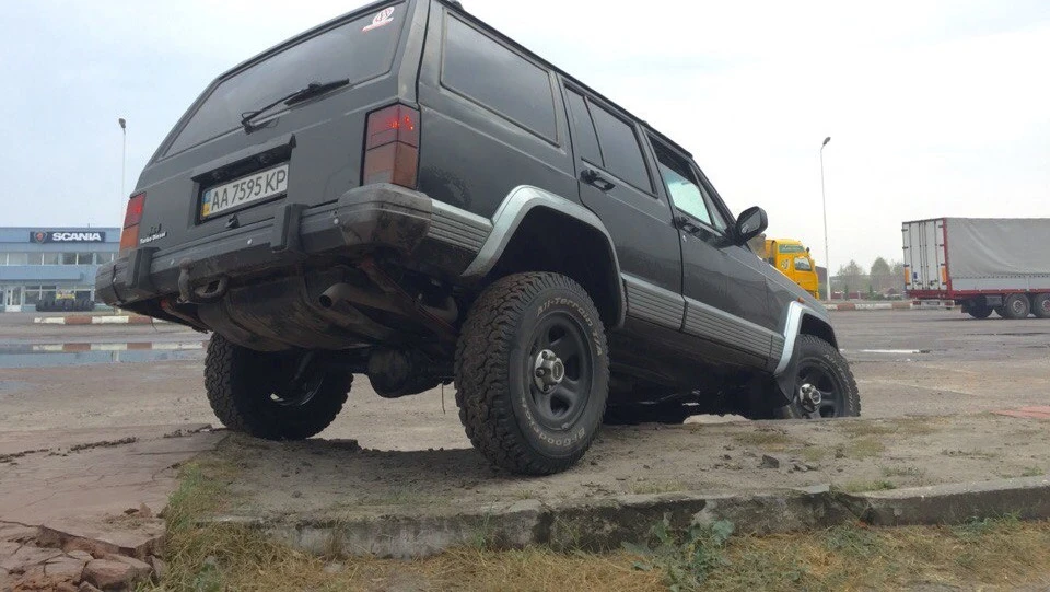 Jeep Cherokee Бобик 2