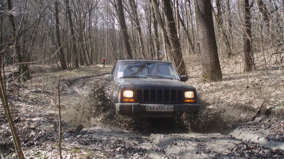 Jeep Cherokee Цегла 3