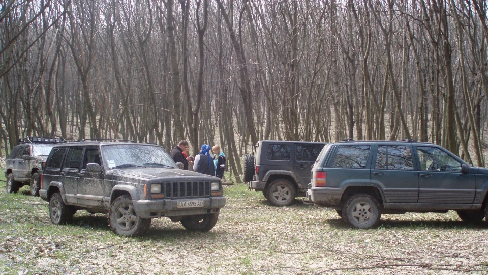 Jeep Cherokee Цегла 4