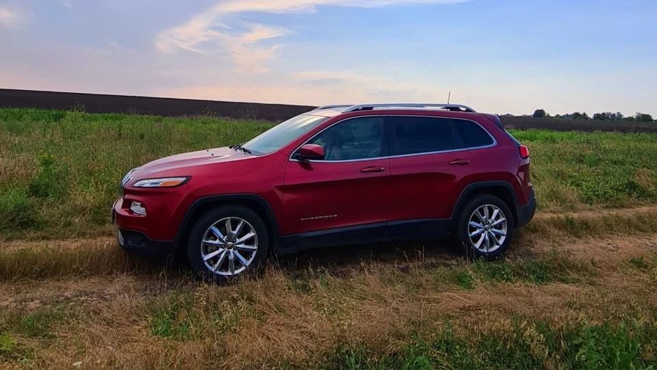 Jeep Cherokee Red-skinned elephant 2