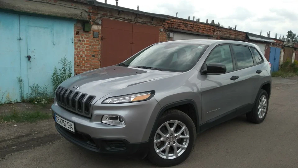 Jeep Cherokee Sport 2