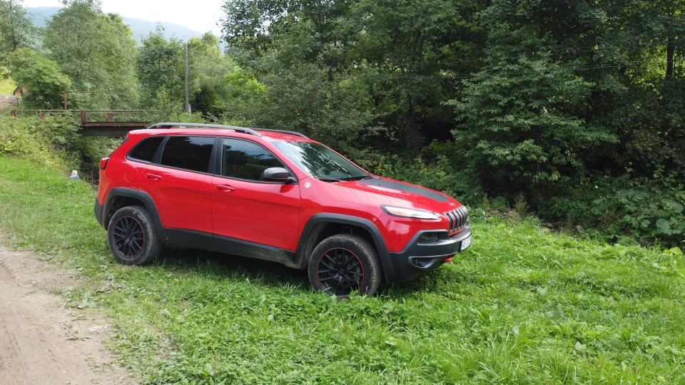 Jeep Cherokee Trailhawk Червоний дракон