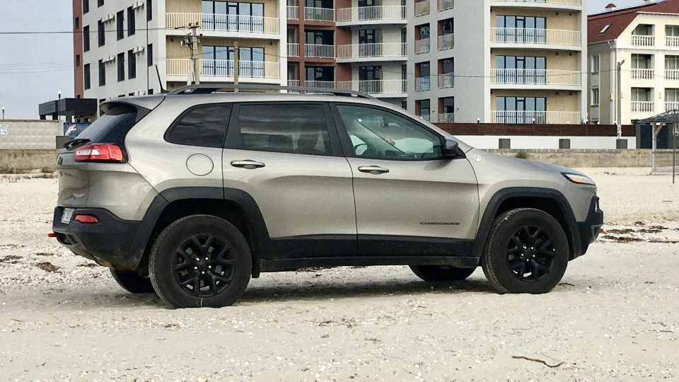 Jeep Cherokee СКРІЗЬ 2