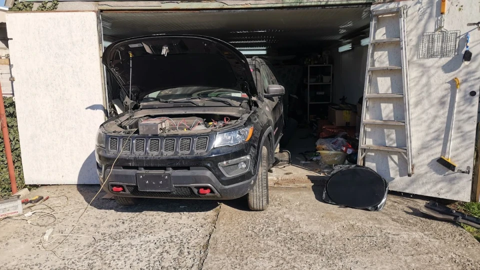 Jeep Compass Чорний на Чорному 2