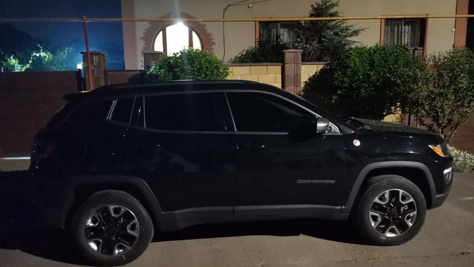 Jeep Compass Чорний на Чорному 4