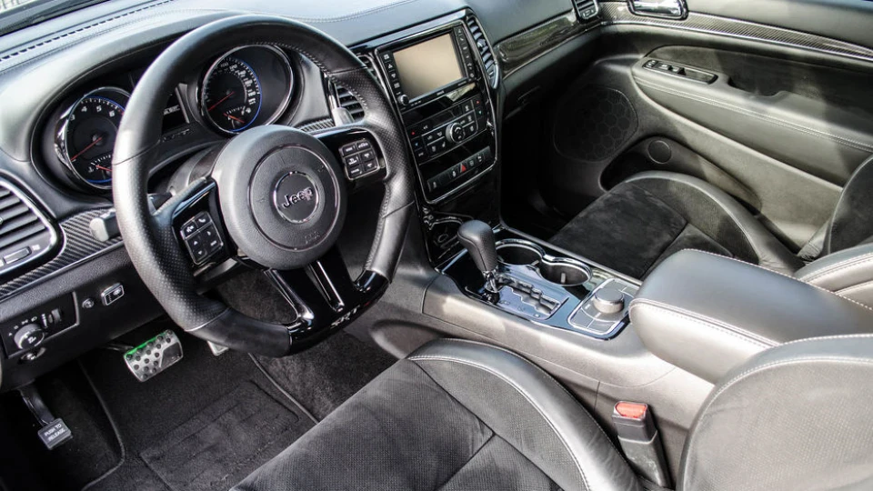 Jeep Grand Cherokee SRT-8 3