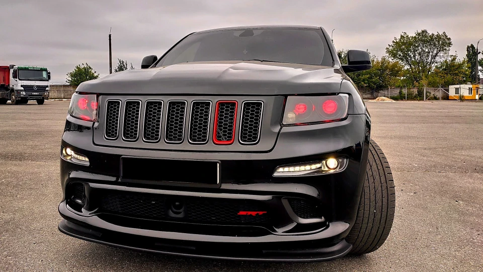 Jeep Grand Cherokee SRT-8 5