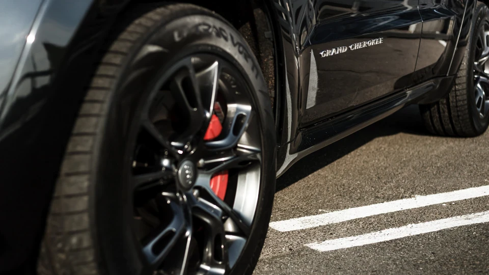 Jeep Grand Cherokee SRT-8 6.4л-SRT-8 3