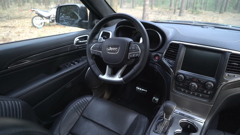 Jeep Grand Cherokee SRT-8 Black Hemi 6.4L 4
