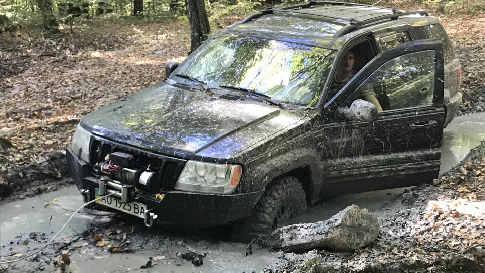Jeep Grand Cherokee Чорний бандит у ЛІСУ 4