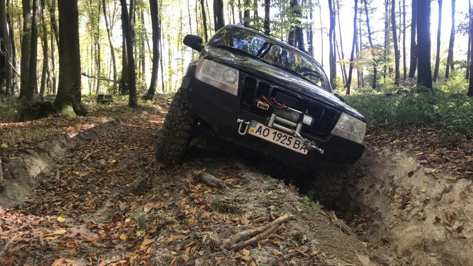 Jeep Grand Cherokee Чорний бандит у ЛІСУ 5