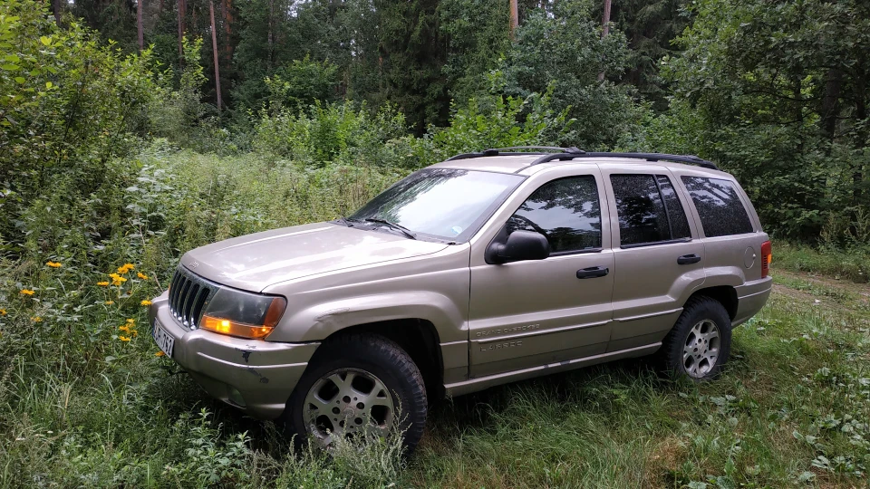 Jeep Grand Cherokee Loredo 2