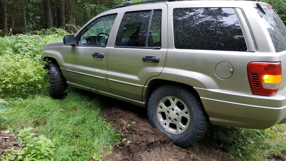 Jeep Grand Cherokee Loredo 4