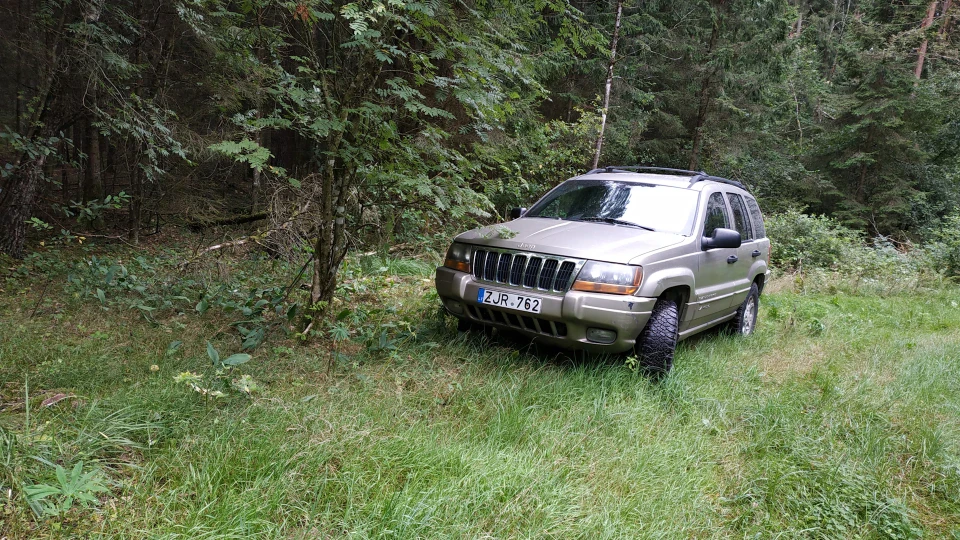 Jeep Grand Cherokee Loredo 5