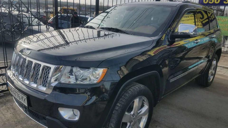 Jeep Grand Cherokee summit overland 2