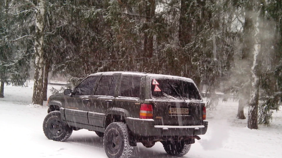 Jeep Grand Cherokee V8 5.2 3