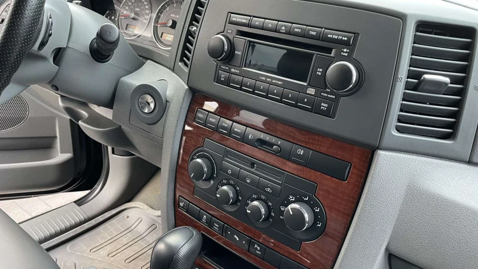 Jeep Grand Cherokee Всюдидиван 5.7 4